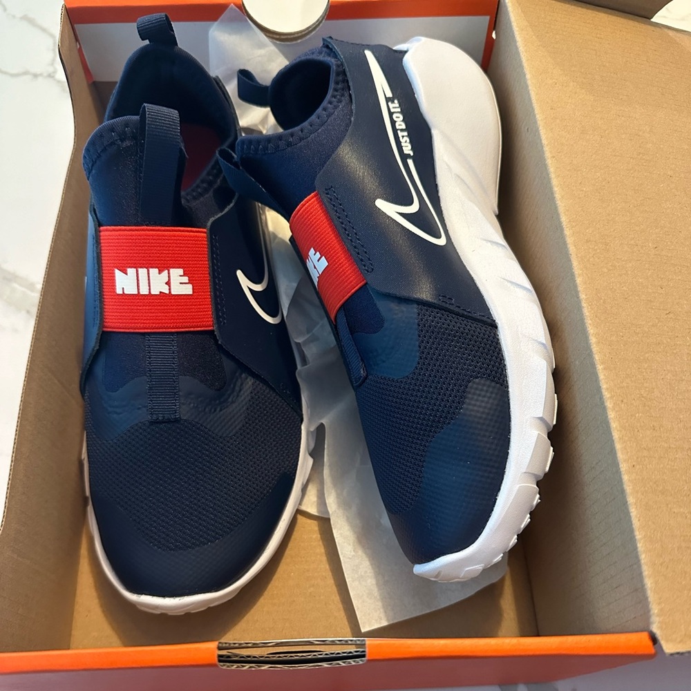 Nike kids grade school Flex Runner 2 shoes, new in box